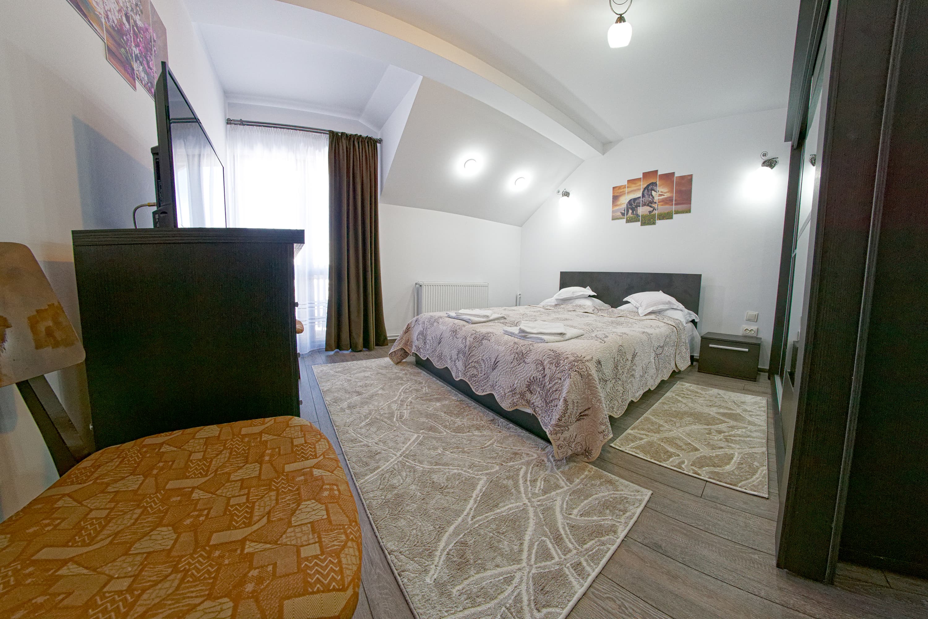 Cameră dublă cu baie comună - Cameră cu baie comună pentru 2 persoane, Casa de pe Deal Sadova