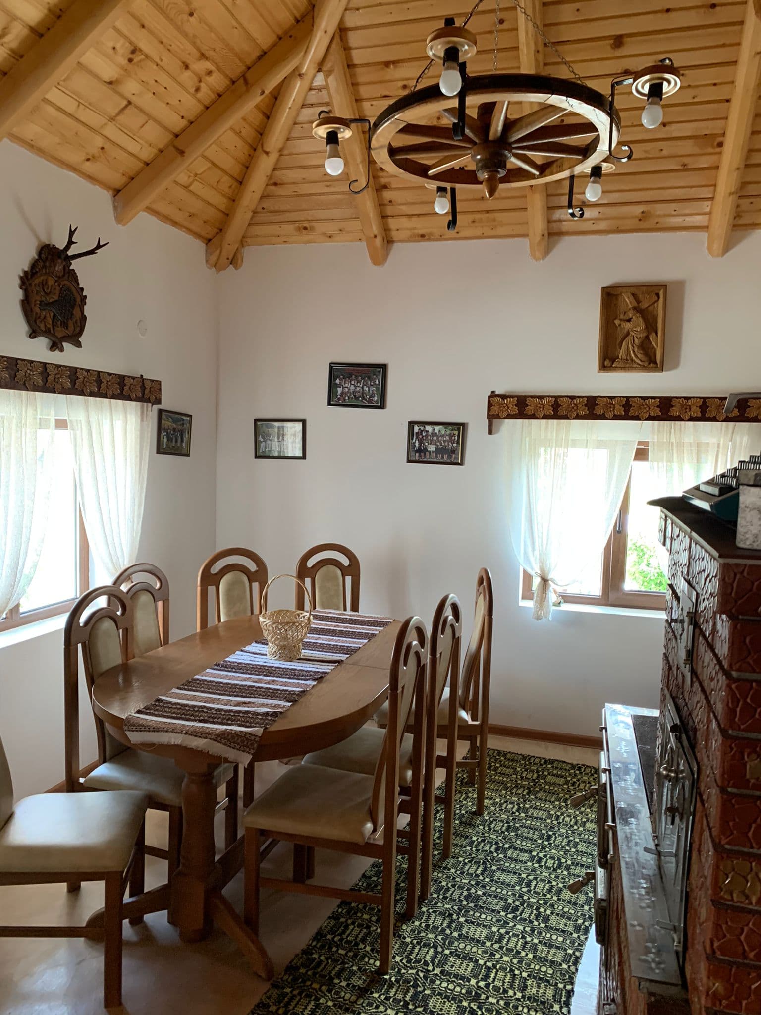 Casa de pe Deal Sadova - Imagine 17